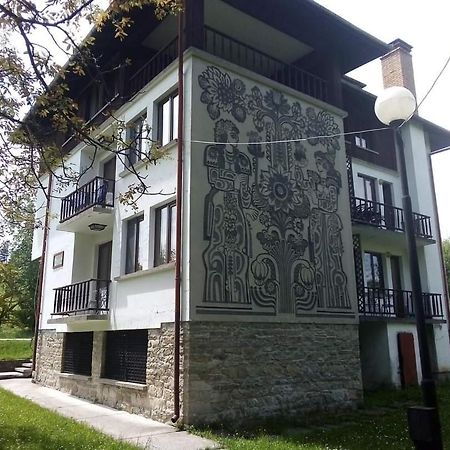 Hotel Чичо Томовата Колиба Trjawna Exterior foto