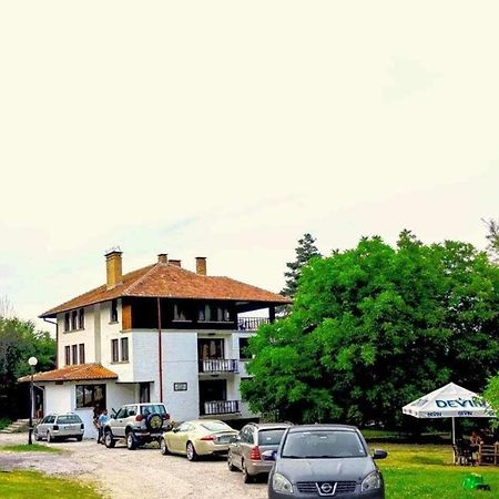 Hotel Чичо Томовата Колиба Trjawna Exterior foto