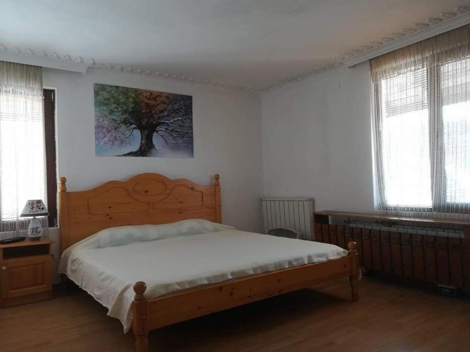 Hotel Чичо Томовата Колиба Trjawna Exterior foto