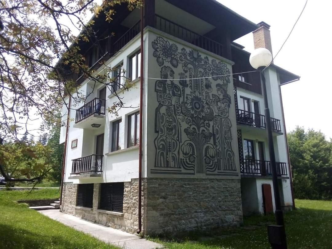 Hotel Чичо Томовата Колиба Trjawna Exterior foto