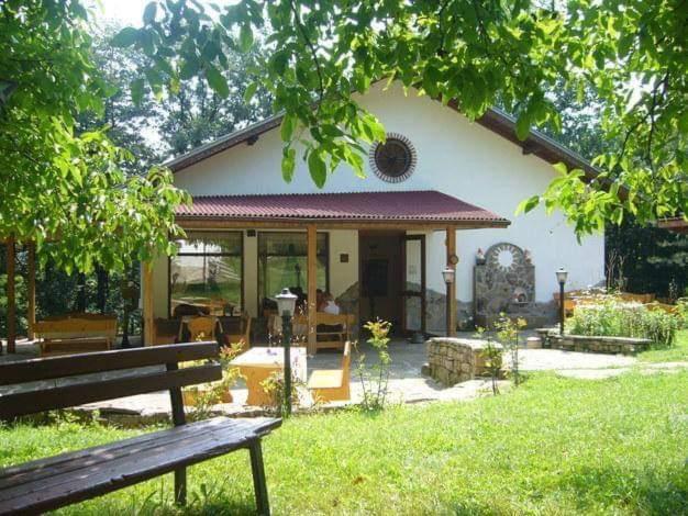 Hotel Чичо Томовата Колиба Trjawna Exterior foto