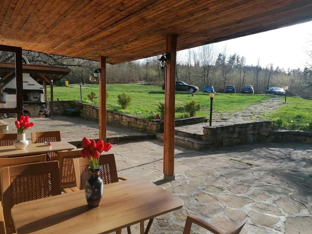 Hotel Чичо Томовата Колиба Trjawna Exterior foto